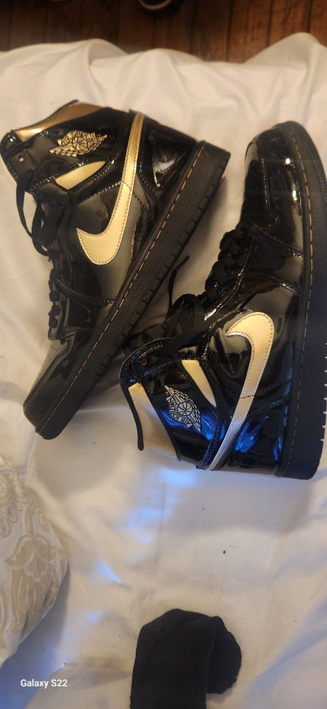 NIKE PATENT LEATHER SIZE 11