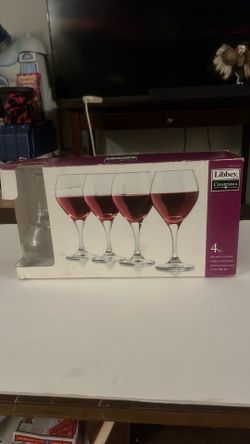 Pack of red wine glasses