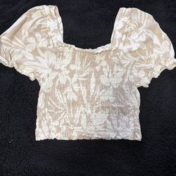 Crop top with puffy sleeve