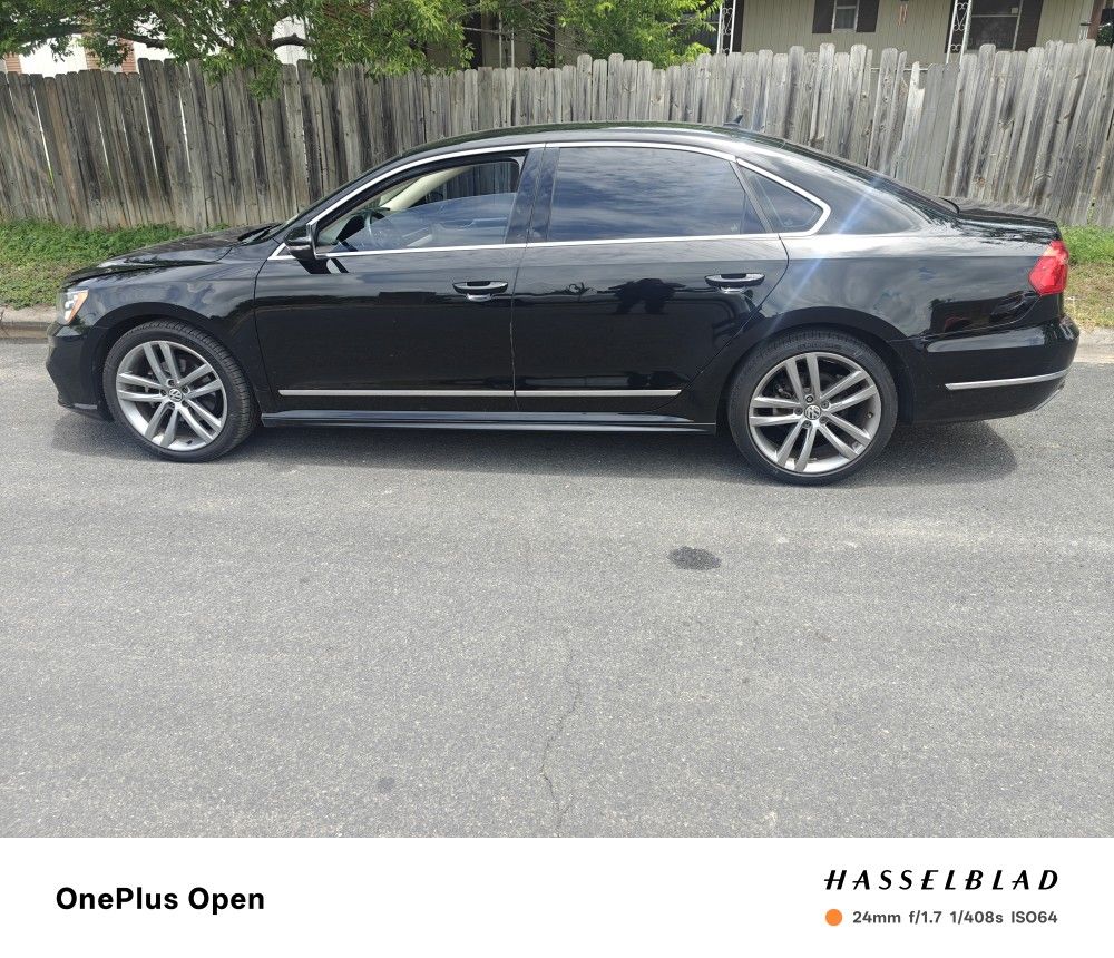 2016 Volkswagen Passat R-Line