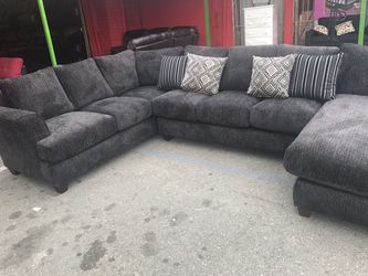 🌪 Charcoal grey sectional with chaise 🌪 JORDAN HOME FURNITURE 🌪90 DAYS NO INTEREST 💥NO CREDIT NEEDED 💥