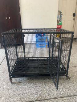36X28X22 HEAVY DUTY METAL DOG CAGE IN GOOD SHAPE