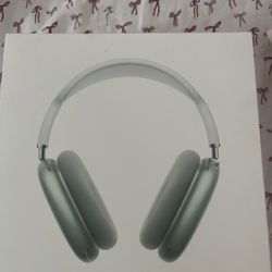 Apple AirPod Maxs 