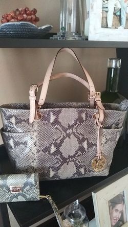Michael kors purse & small wallet AUTHENTIC / Mk handbag.