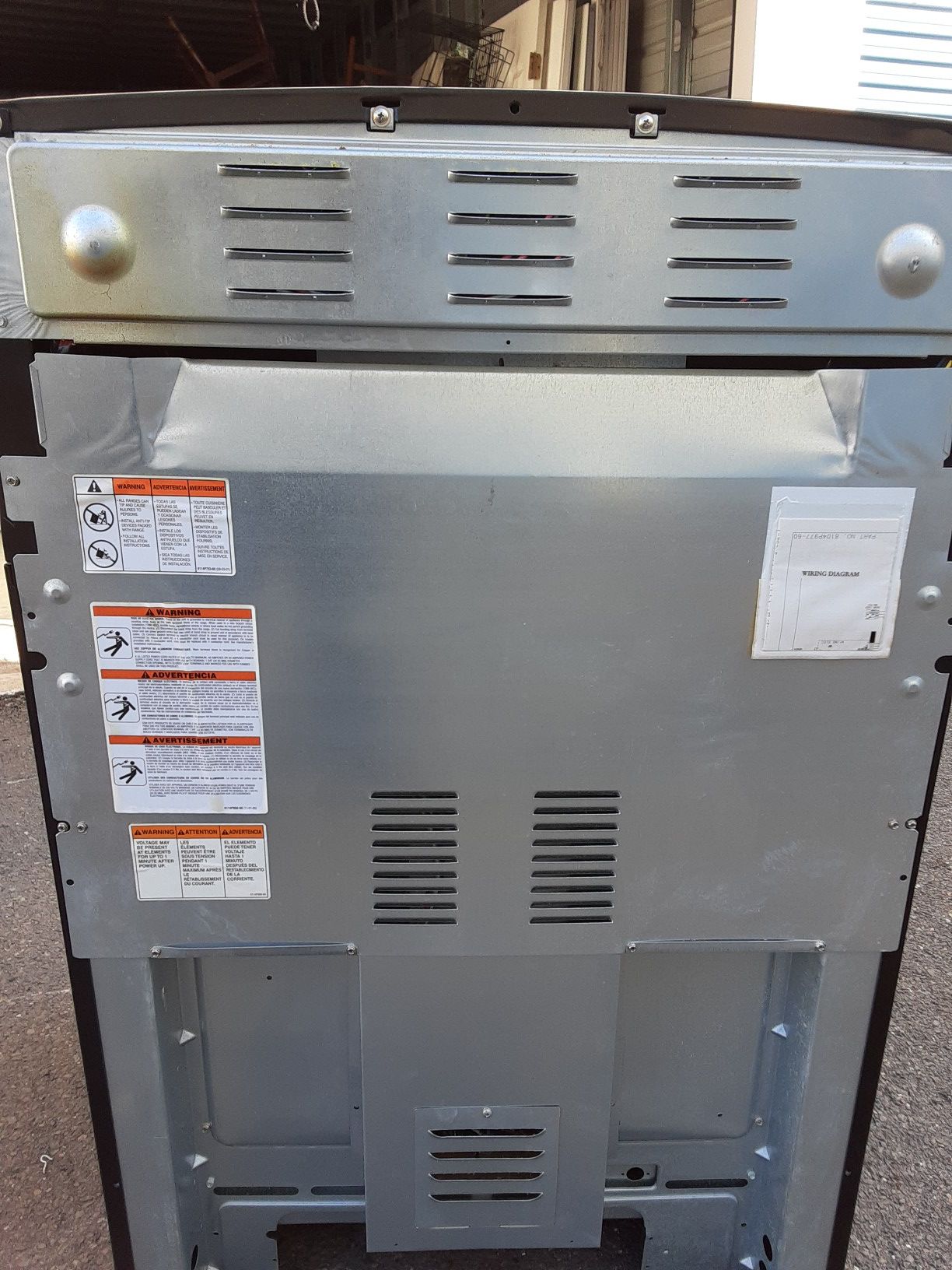 Energy efficient glass top Electric Amana stove excellent new condition