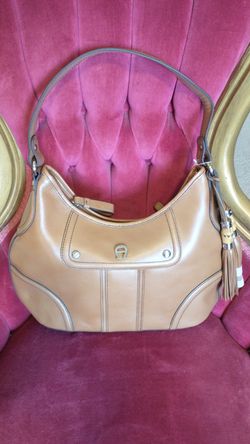 GENUINE LEATHER ETIENNE AIGNER SCOTTSDALE COLLECTION CAMEL 🐪 PURSE BRAND NEW