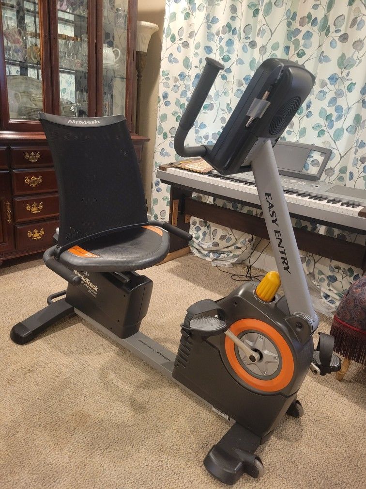 NordicTrack R400 Easy Entry Recumbent Exercise Bike