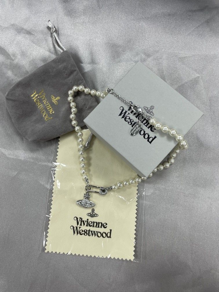 Vivienne Westwood Lucrece pearl necklace in Silver