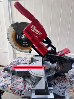 Milwaukee M18 FUEL 18 V Lithium ion Brushless Cordless 10"Dual Bevel Sliding Compound Miter Saw TOOL ONLY