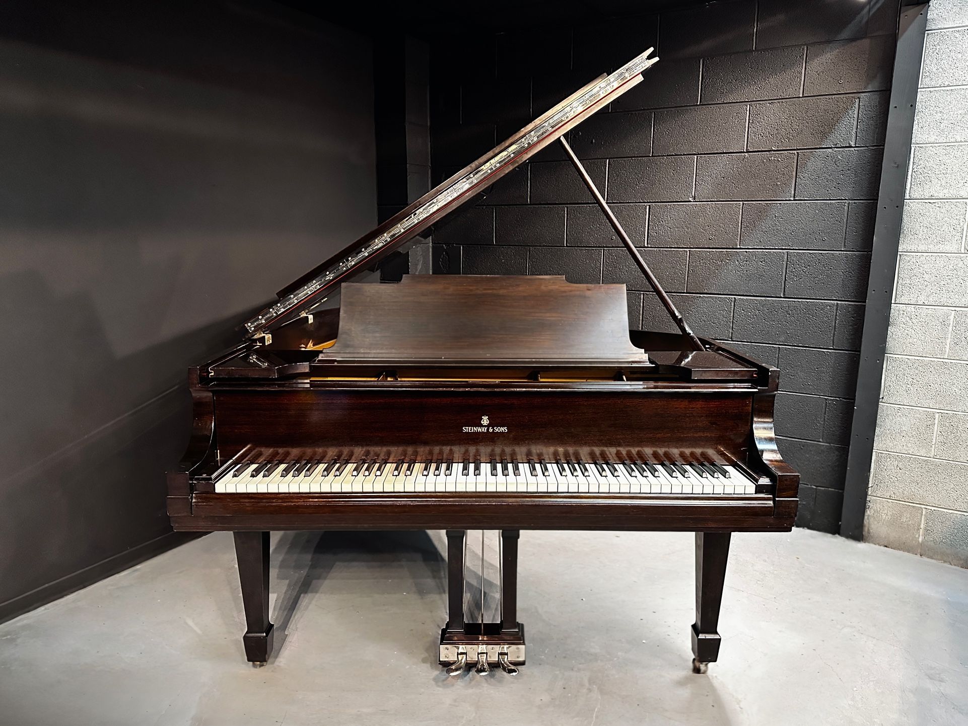 Steinway Model M 5'7" Mahogany Semi-Gloss Grand Piano