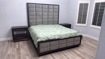 4pcs King Bedroom Set, 2 Night Stands 1 Dresser With Mirror
