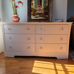 Staning Beautiful Refinished Dresser In Antique White 