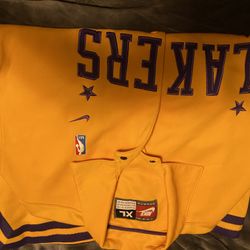 Lakers Warm Up Top