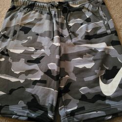 Mens Nike Camouflage Shorts Size XL New