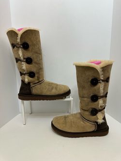 UGG Bailey Button Triplet Bomber Boots Size 8