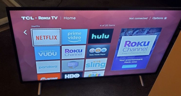 TCL 50inch ROKU TV MINT CONDITIONS!