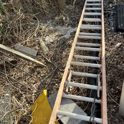28 Foot Fiberglass Ladder