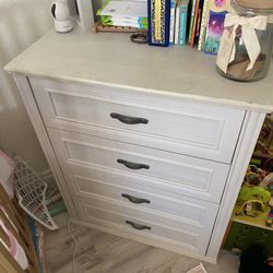 Dresser 4 Drawers