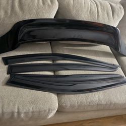 Alerón trasero de un Nissan Altima + cubre lluvias