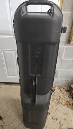 $60 OBO - Plano Golf Guard Hard Shell Rolling Lockable Travel Case - Fits 48" Drivers