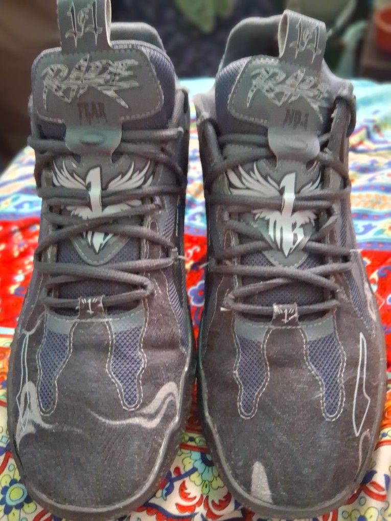 Mens Size 12 PUMA Sneakers