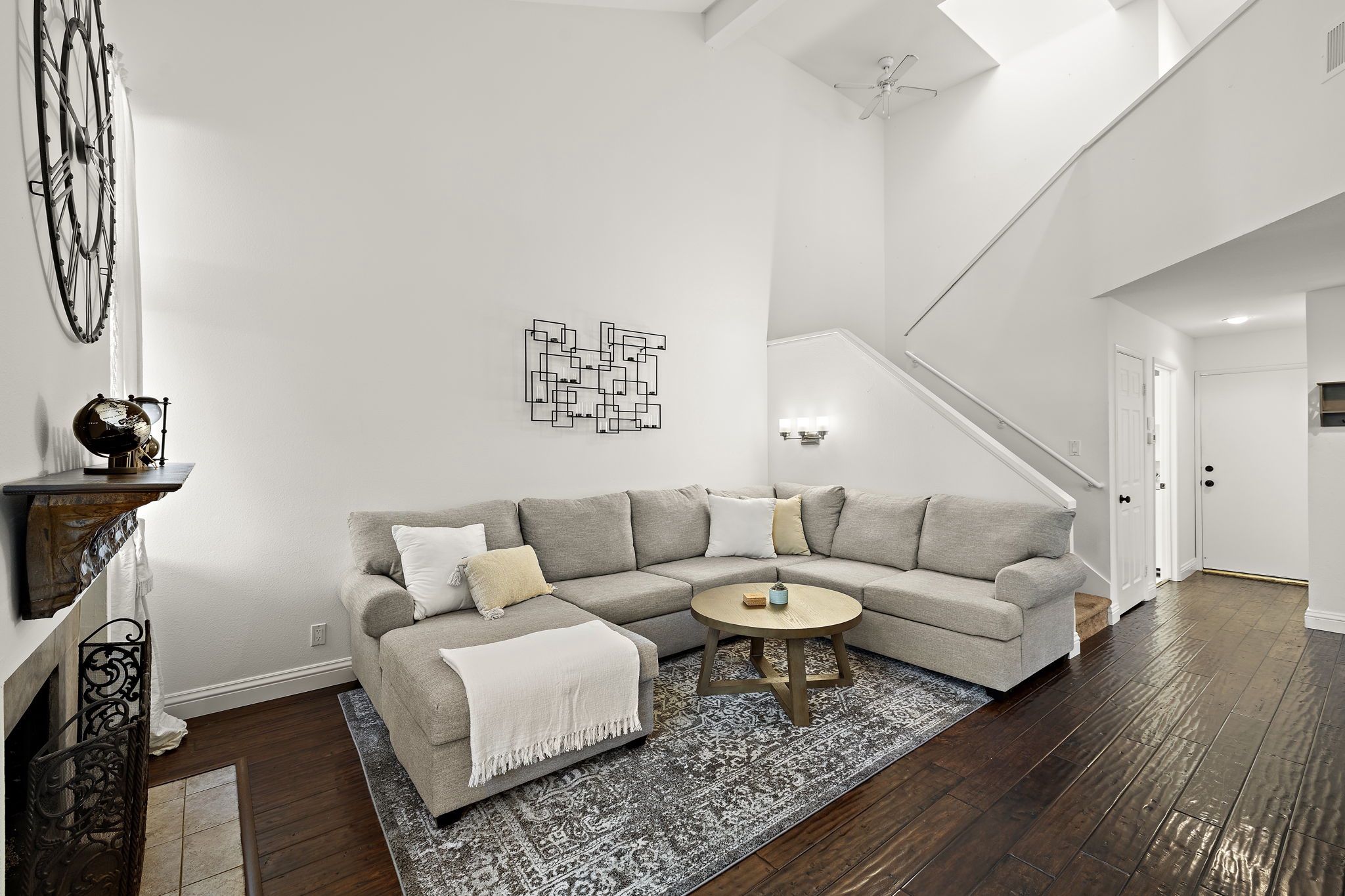 Couch Sectional Like NEW 