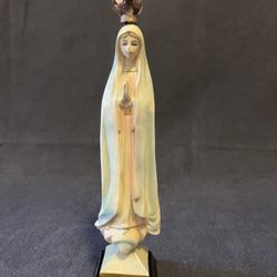 Mary With Crown Praying