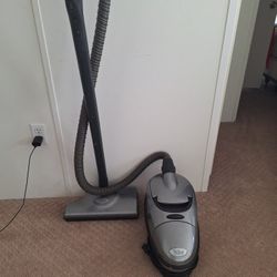 Tristar Canister Vacuum Cleaner 