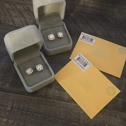 Brand new iced stud earrings 💎🔥