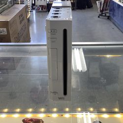 Nintendo wii w/ controller and cords