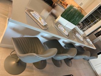 4 Adjustable Bar Stools (22–30") – Like New – $175