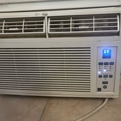 Air Conditioner Very Good Condition. 