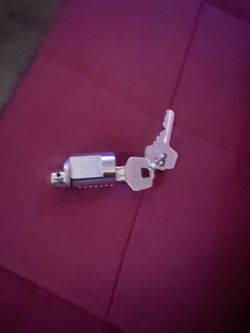 Lock Cylinder with Two Keys