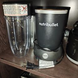 🥤 NutriBullet Blender – Powerful & Compact (Moving Sale)