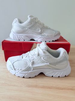 Brand New Nike White Sneakers – Men’s Size 8 / Women’s Size 9.5
