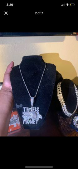 Iced out pendant with 20in rope chain