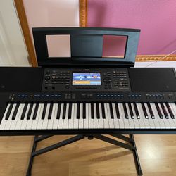 Yamaha PSR-SX700 Professional Arranger Keyboard