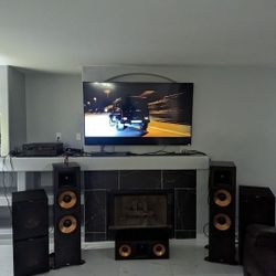 High-End Klipsch Theater System – Everything Included!