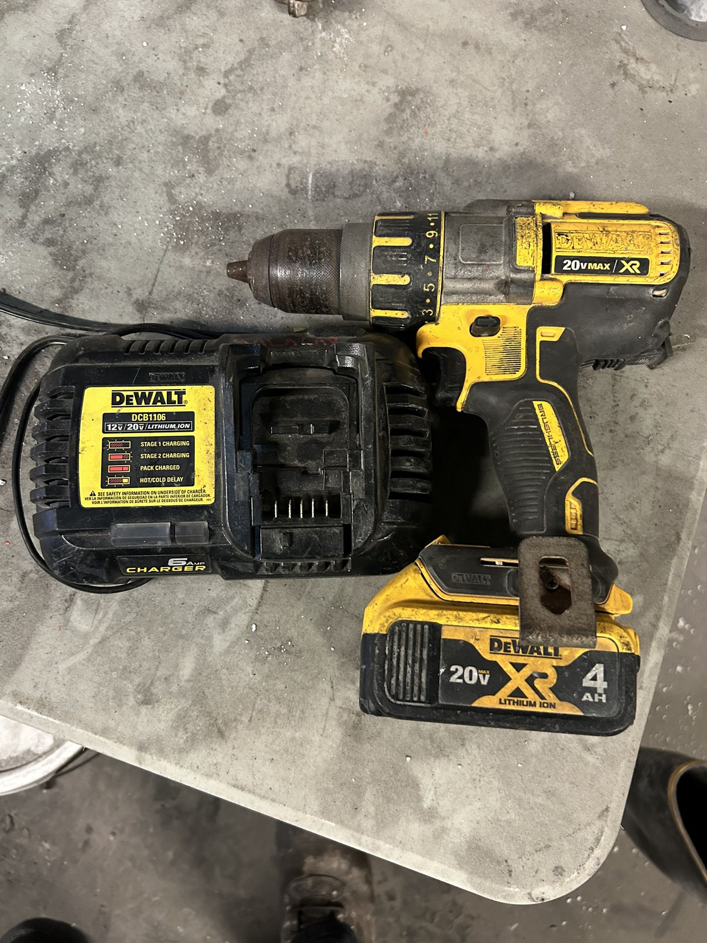 Dewalt Drill With Battery And Charger 