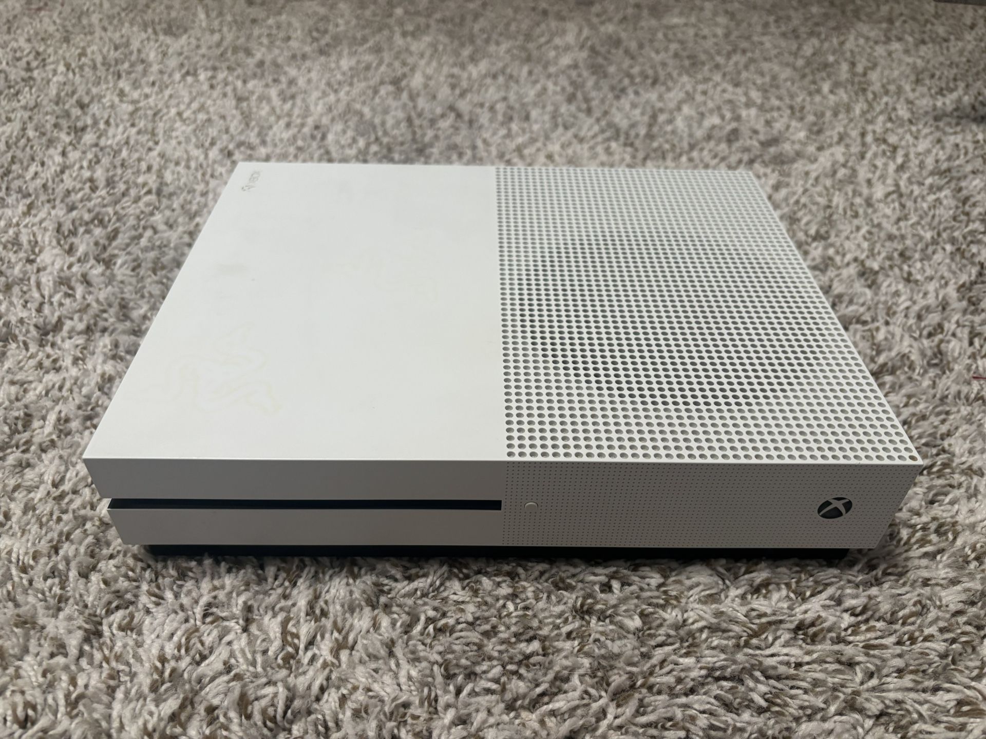 Xbox One 1Tb 8 Games 1 Controller