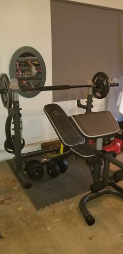 Golds Gym XR20 with bar and extra weights for Sale in Longwood FL