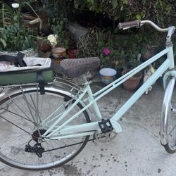 Schwinn Women’s Bike. See Bike Condition