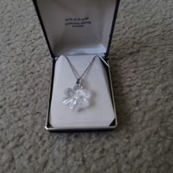 Gorham Crystal Snowflake Sterling Silver Necklace
Vintage In Box