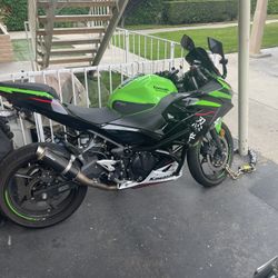 2022 Kawasaki Ninja 400