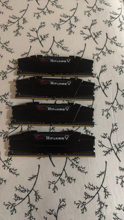 RipjawsV Series DDR4 RAM (XMP) 128GB (4x32GB) 3600MT/s CL18-22-22-42 1.35V Intel AMD Desktop Computer Memory U-DIMM - Black (F4-3600C18Q-128GVK)