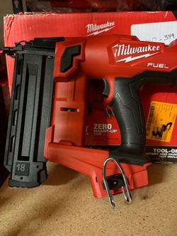 Milwaukee M18 FUEL 18-Gauge Brad Nailer