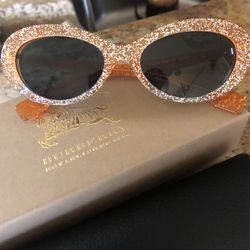 Burberry                Sunnyhttps://https://offerup.co/faYXKzQFnY?$deeplink_path=/faYXKzQFnY W/all Accessories 