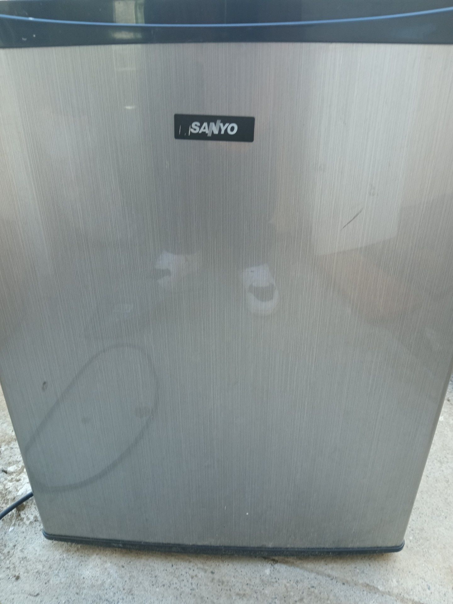 Mini fridge