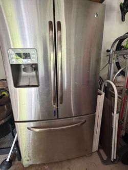 Ge fridge GFSS6KKYBSS- good condition