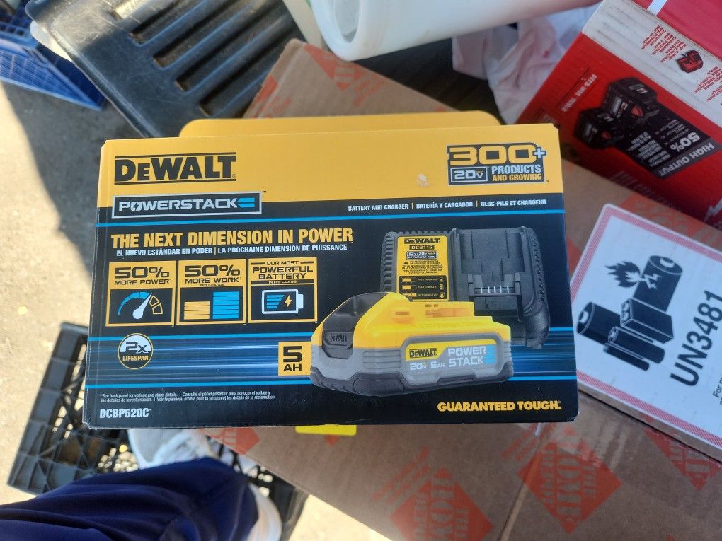 Dewalt 20v Battery 5.0Ah Powerstack  And Charger 